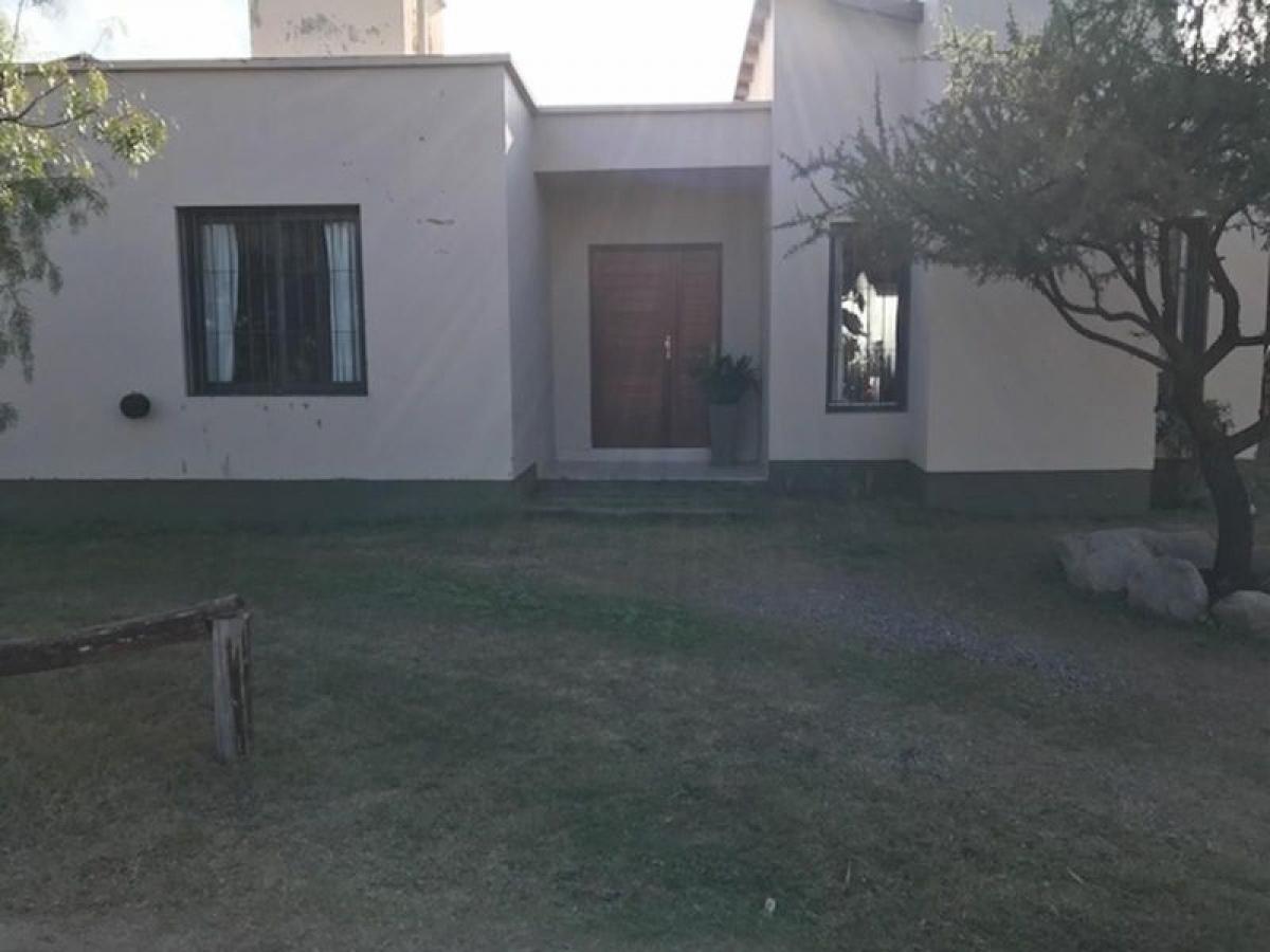 Дом с 3 спальнями в Кордоба, Аргентина № 52136