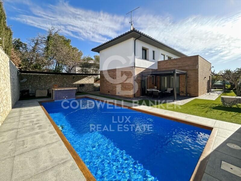 5 bedrooms House in Roses, Spain No. 80107