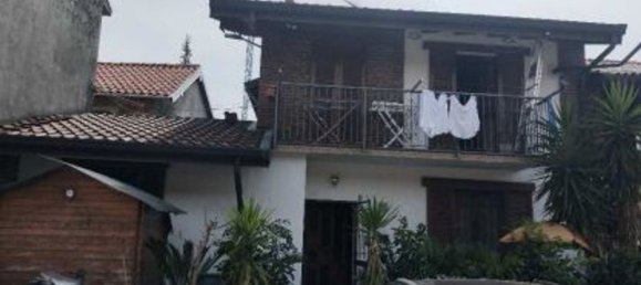 Дом с 2 комнатами в Кардано аль Кампо, Италия № 137209 6