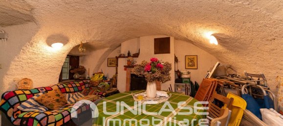 Casa de 3 habitaciónes en Barge, Italy No. 269350 21