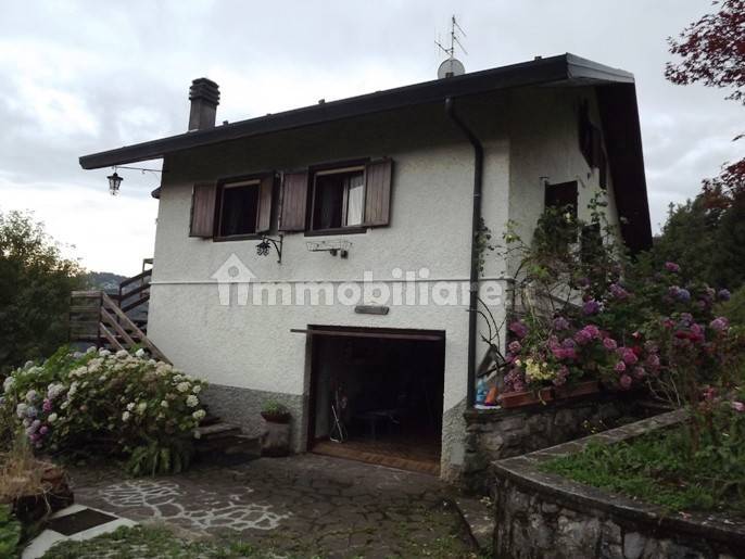 2 bedrooms House in Algua, Italy No. 84458