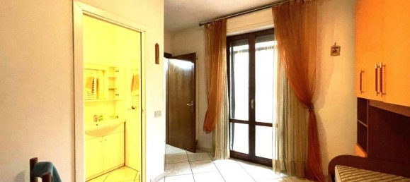 3 rooms Apartment in Empoli, Italy No. 64319 10