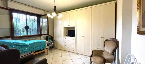 3 rooms Apartment in Empoli, Italy No. 64319 5