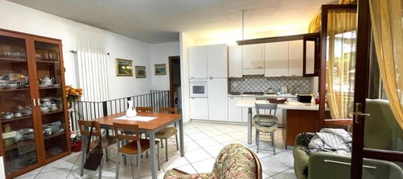 3 rooms Apartment in Empoli, Italy No. 64319 2