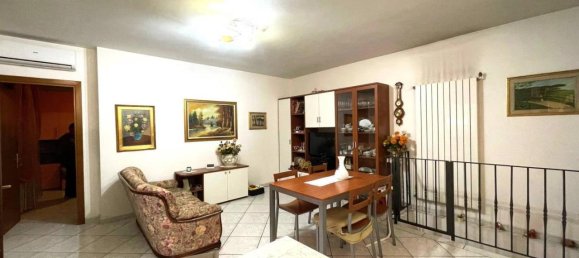 3 rooms Apartment in Empoli, Italy No. 64319 3