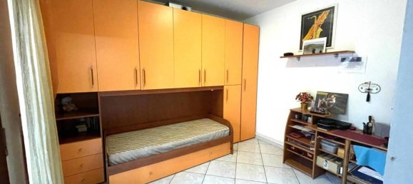 3 rooms Apartment in Empoli, Italy No. 64319 9