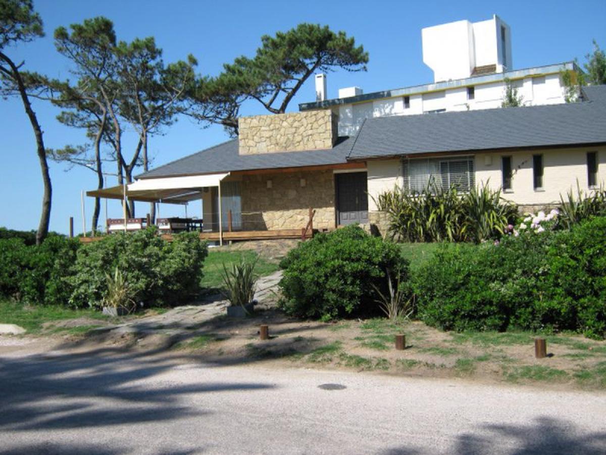 4 bedrooms House in Maldonado, Uruguay No. 9317