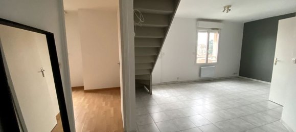 2 bedrooms Duplex in Bobigny, France No. 143497 3