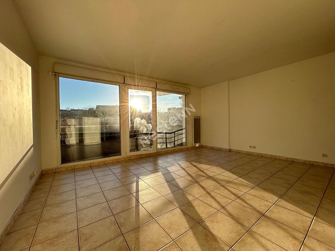 1 غرف نوم شقة في Osny, France رقم 166953