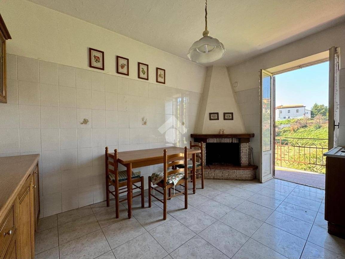 Apartamento de 2 dormitorios en Caprarola, Italy No. 289554