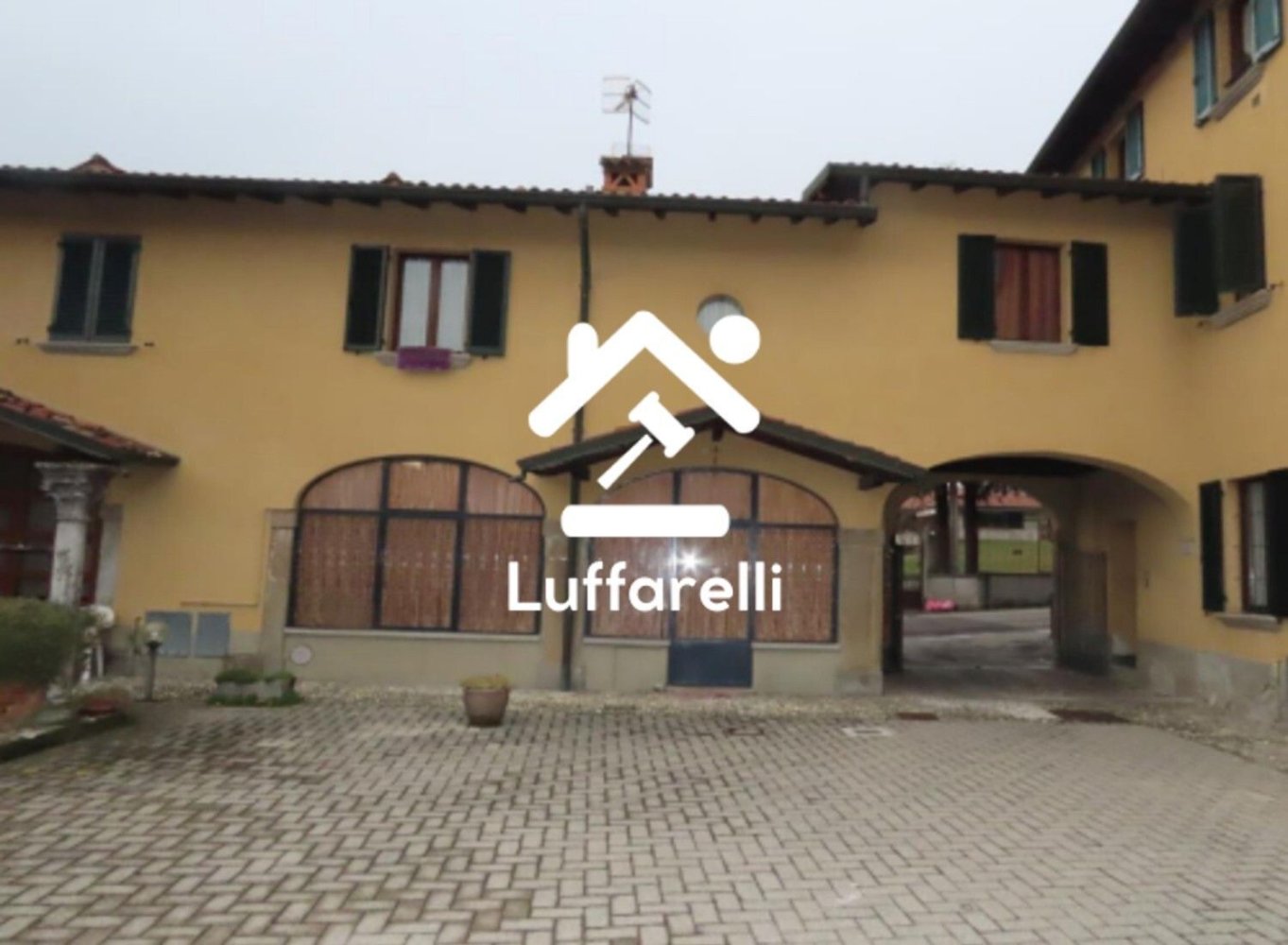 5 rooms Apartment in Sirone, Italy No. 4340