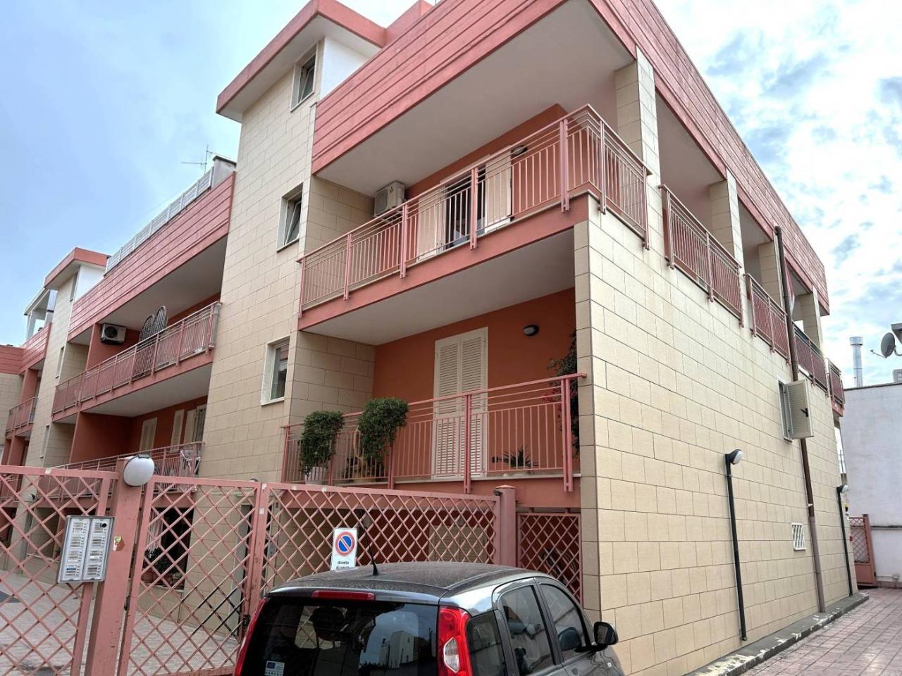  مرآب في Bitonto, Italy 27متر مربع رقم 172889