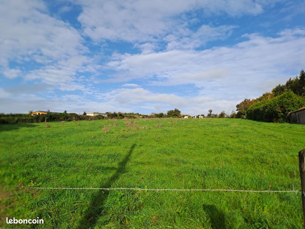 Земельный участок 6800м² в Льетр, Франция № 221158