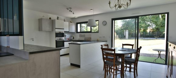 4 bedrooms House in Maine-et-Loire, France No. 333119 3