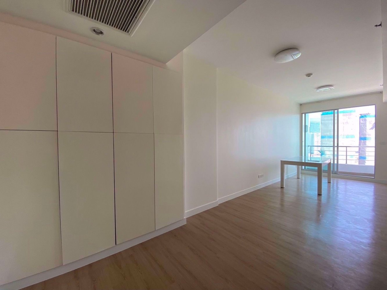 Кондоминиум  с 1 спальней в Кхлонг Сан, Таиланд № 4684