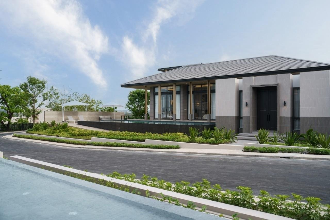 4 bedrooms Villa in Pattaya, Thailand No. 33005