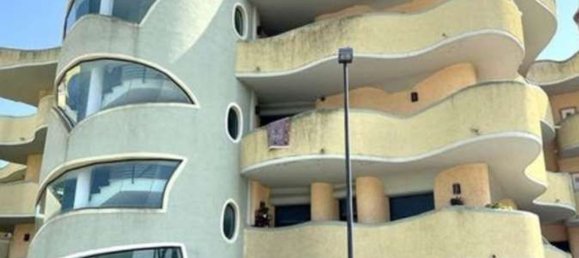 220m² Commercial property in Rosignano Marittimo, Italy No. 66542 3