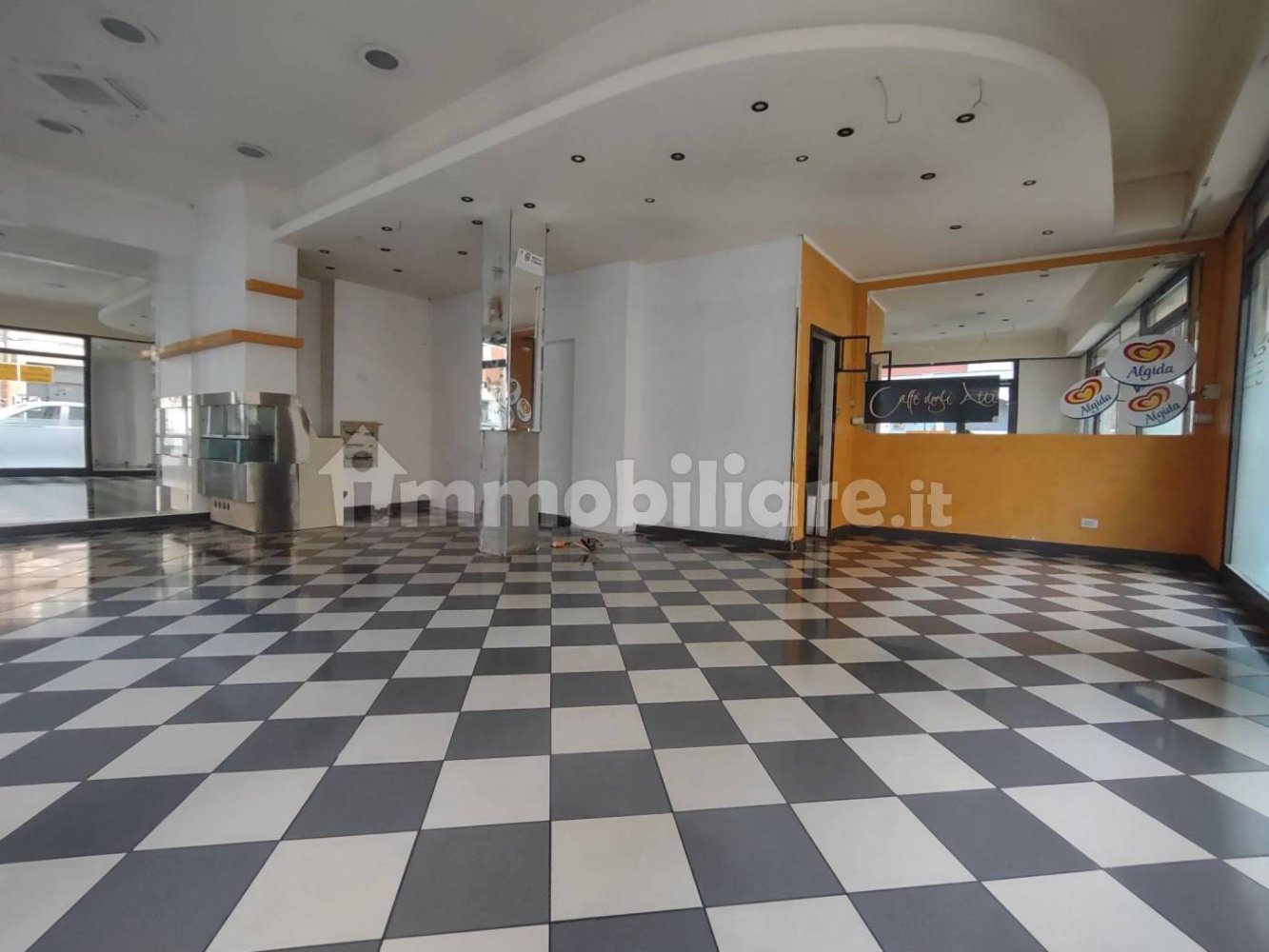 1 room Commercial property in Rimini, Italy No. 251977