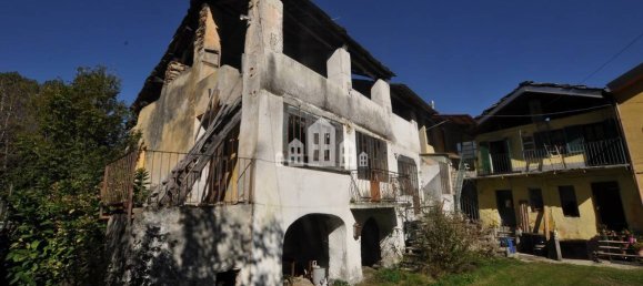 2 bedrooms House in Cuorgnè, Italy No. 128794 3