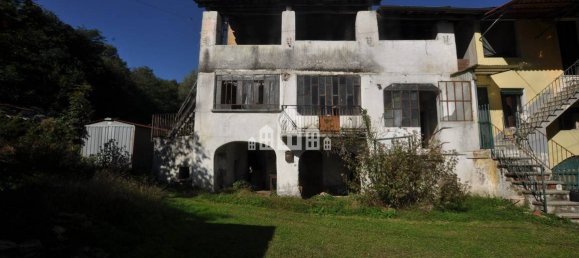 2 bedrooms House in Cuorgnè, Italy No. 128794 4