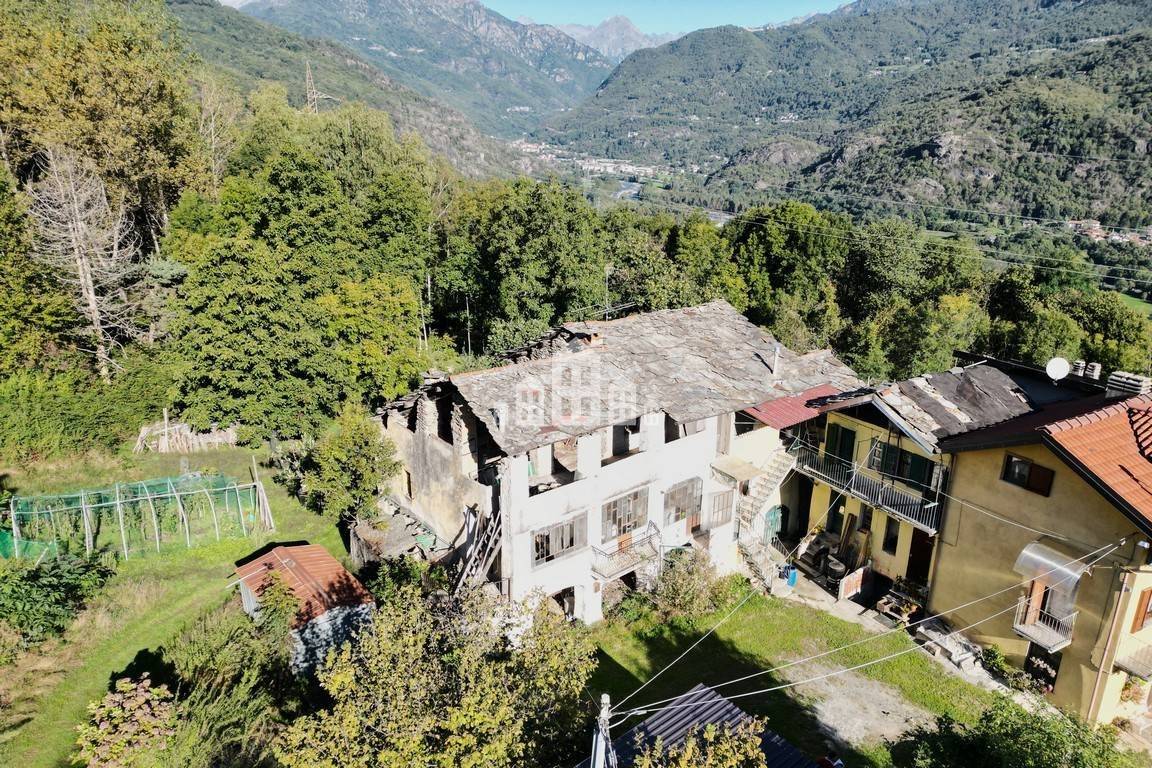 2 bedrooms House in Cuorgnè, Italy No. 128794