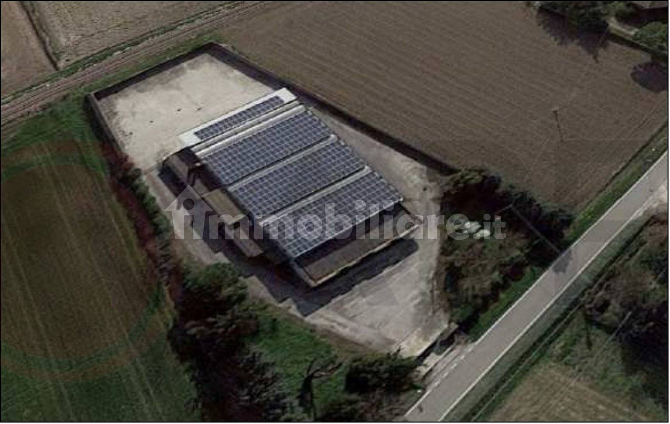 5 rooms Warehouse in Correzzola, Italy No. 267100