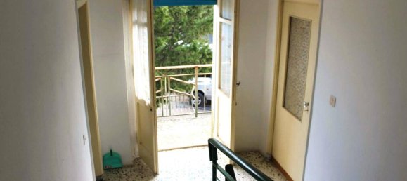 Дом с 5 комнатами в Купелло, Италия № 128467 41