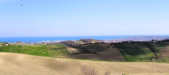 Дом с 5 комнатами в Купелло, Италия № 128467 38