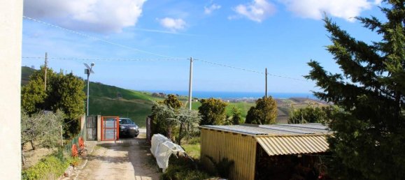 Дом с 5 комнатами в Купелло, Италия № 128467 26