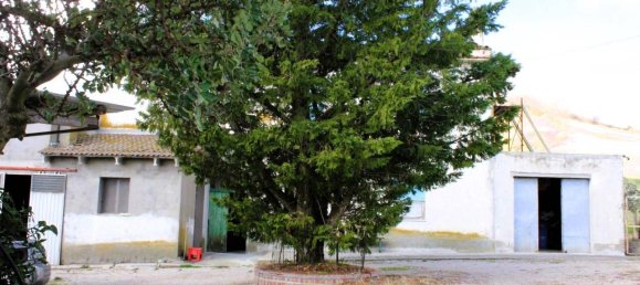 Дом с 5 комнатами в Купелло, Италия № 128467 10