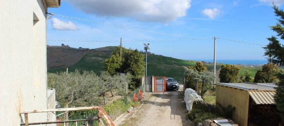 Дом с 5 комнатами в Купелло, Италия № 128467 28