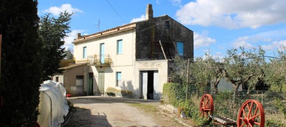 Дом с 5 комнатами в Купелло, Италия № 128467 3