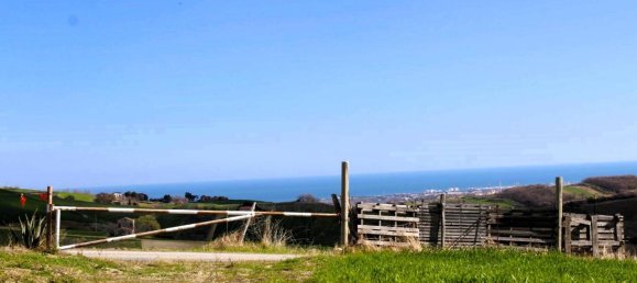 Дом с 5 комнатами в Купелло, Италия № 128467 5