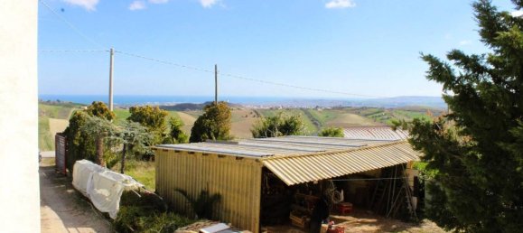 Дом с 5 комнатами в Купелло, Италия № 128467 20