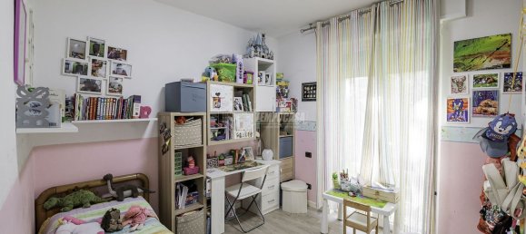 3-salle Appartement à San Donato Milanese, Italy No. 113057 16