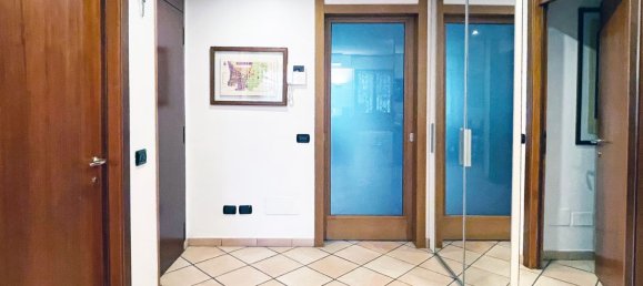 Apartamento de 3 dormitorios en Cusano Milanino, Italy No. 357834 3