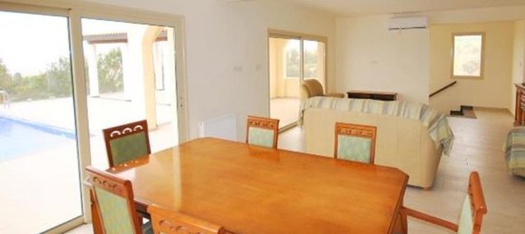 3 Schlafzimmer Villa in Agios Georgios, Cyprus, Nr. 10519 8