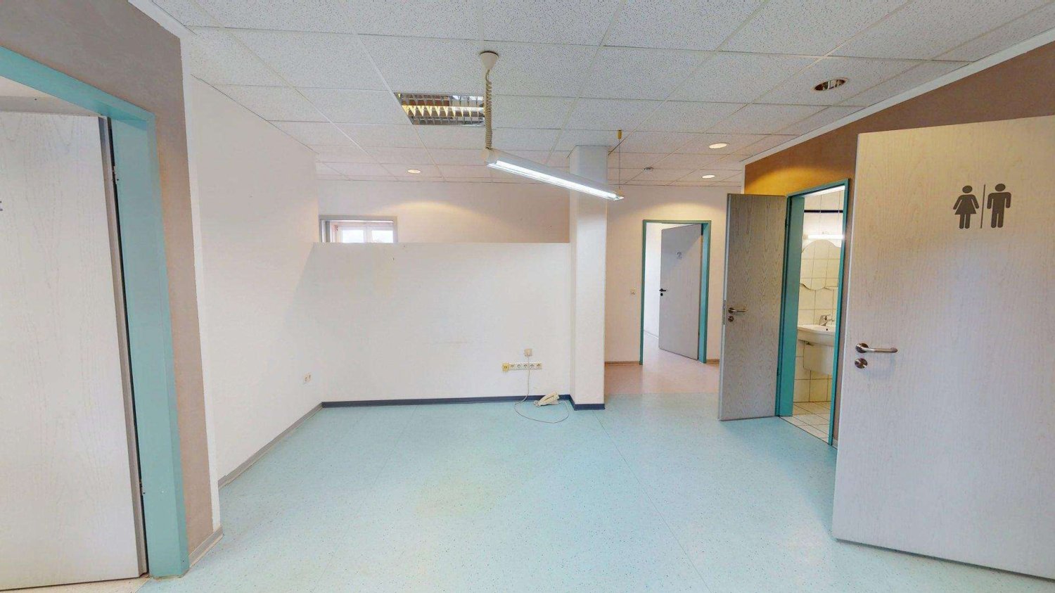 139m² Office in Limburg-Weilburg, Germany No. 325658