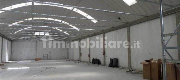 2 rooms Warehouse in Campi Bisenzio, Italy No. 272266 3