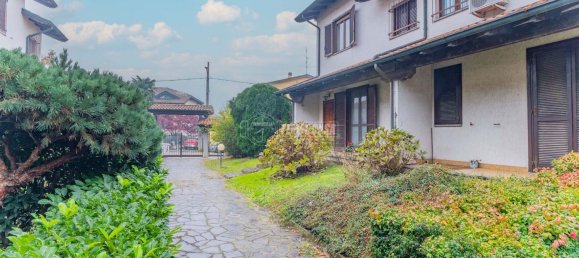 4 rooms House in Magenta, Italy No. 99959 10