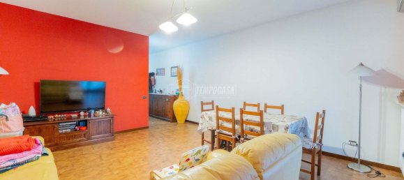 4 rooms House in Magenta, Italy No. 99959 26