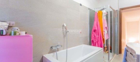 4 rooms House in Magenta, Italy No. 99959 29