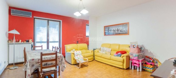 4 rooms House in Magenta, Italy No. 99959 2