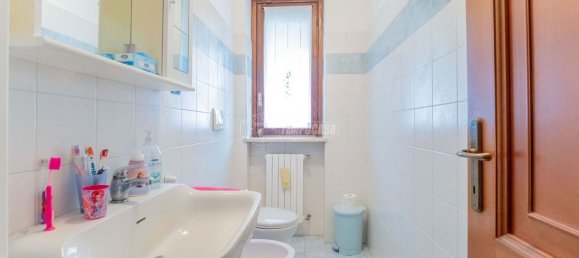 4 rooms House in Magenta, Italy No. 99959 4
