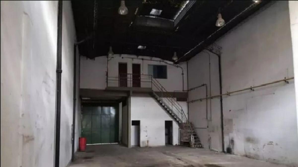 300m² Commercial property in Moron, Argentina No. 26332