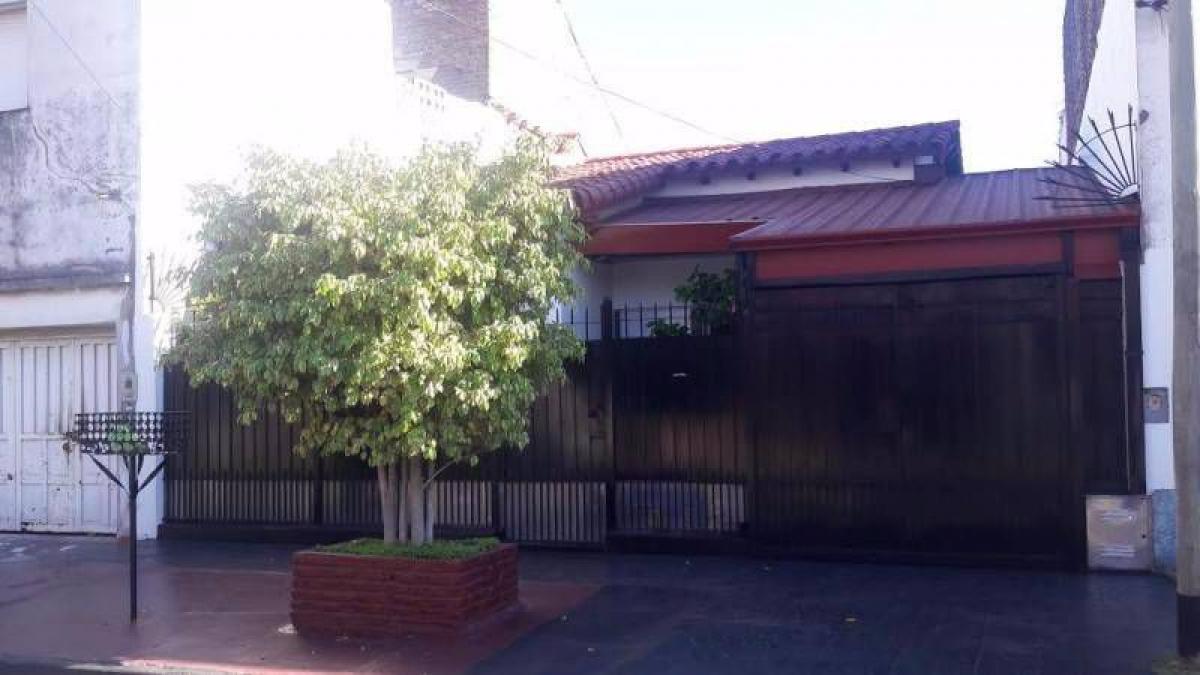2 bedrooms House in Avellaneda, Argentina No. 20413