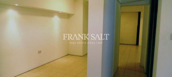 Laden in Saint Paul's Bay, Malta 100m², Nr. 12769 2