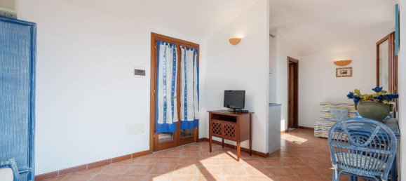2-salle Appartement à Olbia, Italy No. 87988 11