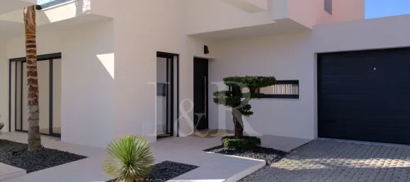 4 bedrooms House in Almada, Portugal No. 15221 3