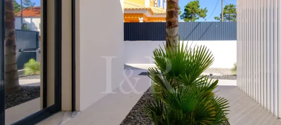 4 bedrooms House in Almada, Portugal No. 15221 31